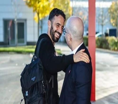 不是“經(jīng)理”，曼聯(lián)官方公告中阿莫林的身份仍然是“主教練”