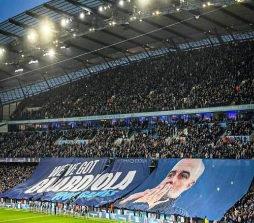 慶祝瓜帥執(zhí)教生涯1000場(chǎng)里程碑，賽前阿提哈德展示特別TIFO