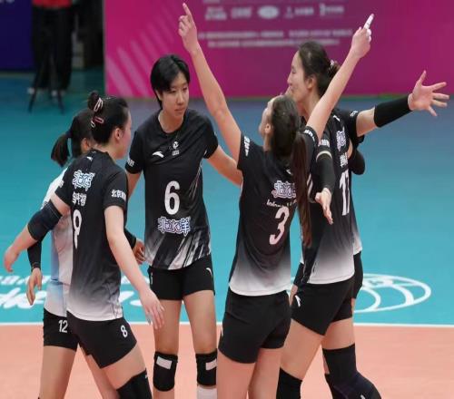 首秀轟28分制勝！中國女排又一19歲1米90重炮崛起：替補造大逆轉