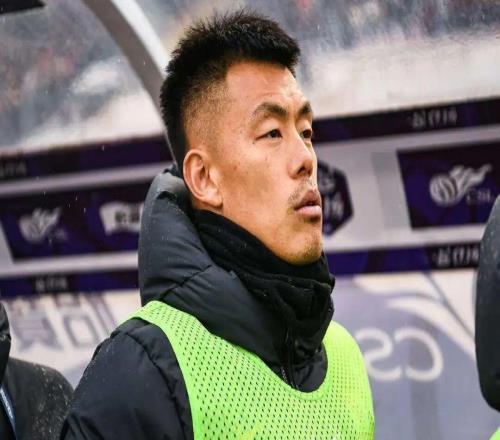 譚龍假期主動到俱樂部加練，已得到亞泰官方點名表揚，留隊無懸念