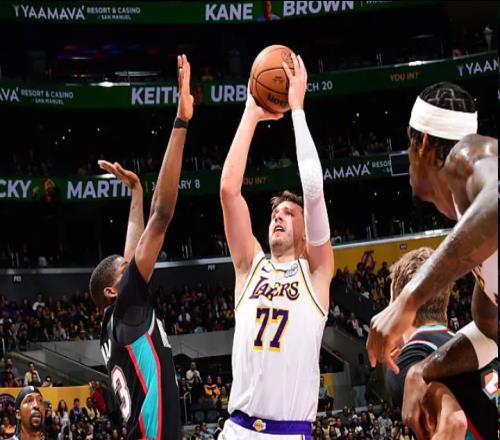 湖人連續兩場(chǎng)勝灰熊！末節轟2916高潮逆轉本季關(guān)鍵時(shí)刻12勝0負