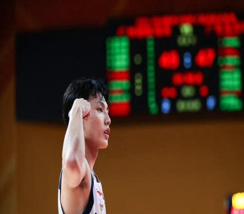 31分的大敗+徐杰傷退，讓朱芳雨和杜鋒看清差距，換外援才能解決