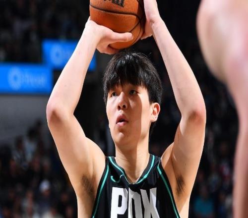 楊瀚森復出0+0+0+0+0：垃圾時間登場3分28秒0投籃不斷折返跑