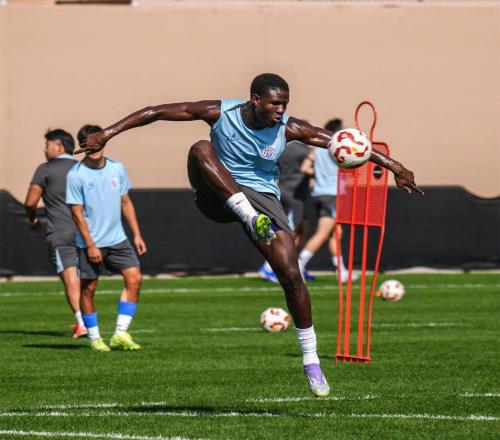 中超熱身賽：申花首戰(zhàn)戰(zhàn)平，新援蓋伊登場(chǎng)，英博逆轉(zhuǎn)泰山取3連勝