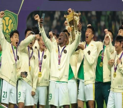 法比奧慶祝足協(xié)杯奪冠：我們是冠軍，這座城市值得擁有這一刻