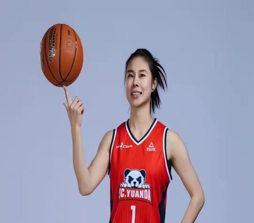 李夢(mèng)王思雨無(wú)緣！中國女籃15人大名單官宣，劉禹彤入選張子宇落選