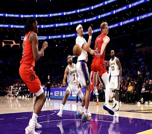 畢竟替補(bǔ)中鋒能力有限，湖人也可以試一試其他球員的場上效果