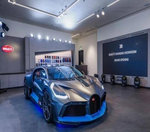 超跑界“天花板”集結(jié)黃浦江畔，全球限量40臺布加迪Divo迎來國內(nèi)首秀