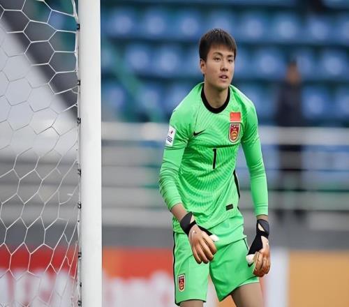 意外！李昊踢完中國(guó)與日本的決賽或?qū)⒆龀鲋匾獩Q定，事關(guān)是否留洋