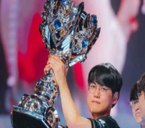 信譽(yù)分溢出了！賽事官方分享Gumayusi言論：我現(xiàn)在是世界上最好的ADC