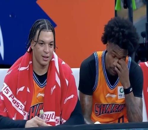 有驚無(wú)險！上海豪取6連勝：張鎮麟20分創(chuàng  )新高，王哲林17分5板