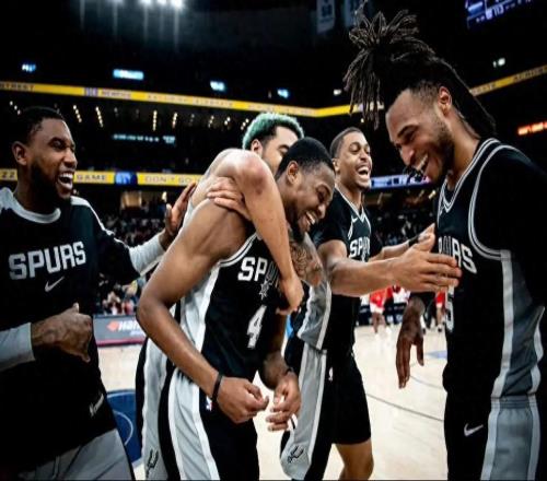 第9順位新秀，連續(xù)三年11+6+3，才22歲的他，已被球隊(duì)徹底放棄