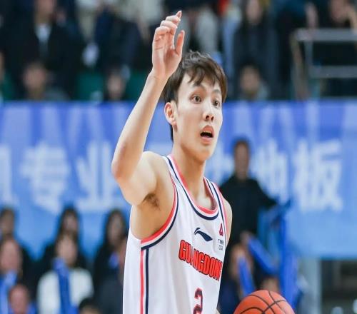 曝徐杰回酒店視頻！腳踝無護(hù)具，開玩笑安撫球迷“下場(chǎng)繼續(xù)打”！