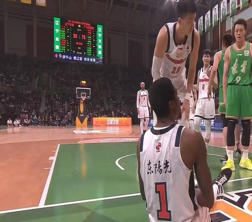 打爆曾凡博+碾壓北京！廣東“冠軍鋒線”打成大腿，杜鋒賭對了！