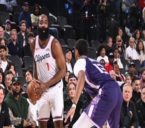 五連勝聯(lián)盟最長+距附加賽僅2.5勝場！小卡場均38分船媒：迎轉(zhuǎn)機(jī)