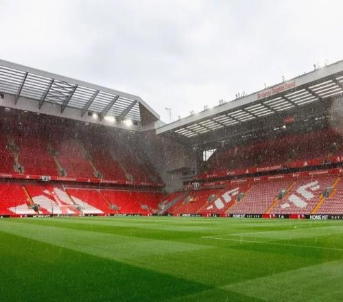 只有101米長，安菲爾德因球場長度不夠無法承辦歐洲杯