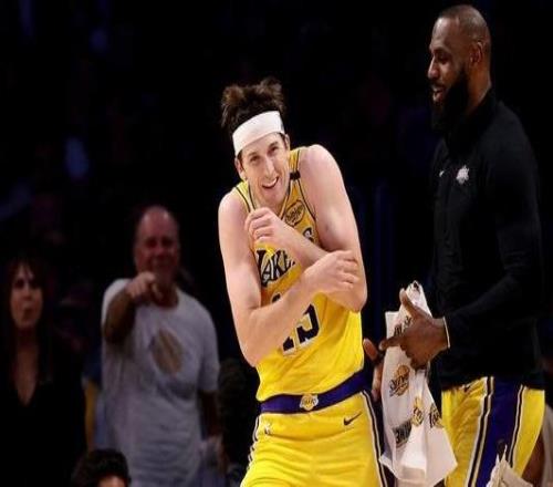 里夫斯：當(dāng)年在訓(xùn)練營被詹姆斯打爆令我懷疑自己不屬于NBA