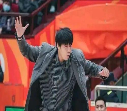 邱彪被罰9萬(wàn)引爆聯(lián)賽公信力危機(jī)：CBA裁判“雙重標(biāo)尺”的警示