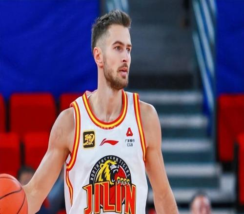 萬(wàn)萬(wàn)沒(méi)想到，北控男籃對(duì)陣四川，比賽打的那么艱難，僅以2分險(xiǎn)勝