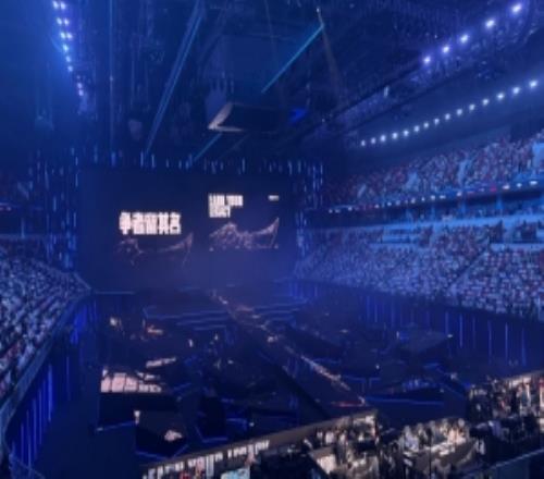 媒體人：決賽場(chǎng)館弄了地形效果挺精致但跟體育場(chǎng)可能還是沒(méi)法比