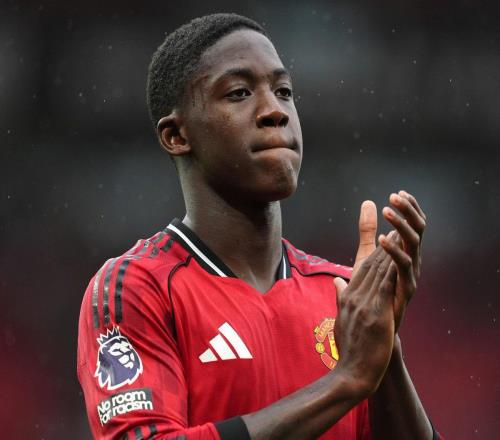 曼聯(lián)新帝星被迫留隊(duì)淪為不高興！一年斷崖下滑，無(wú)緣世界杯成定局