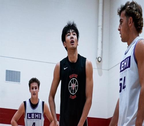 轟25+4！中國男籃18歲2米03新星留美閃耀：獲13所名校邀約去哪