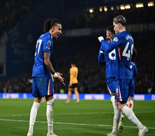 03！加納喬助攻雙響英超副班長(cháng)賽季首勝遙遙無(wú)期切爾西升到第2