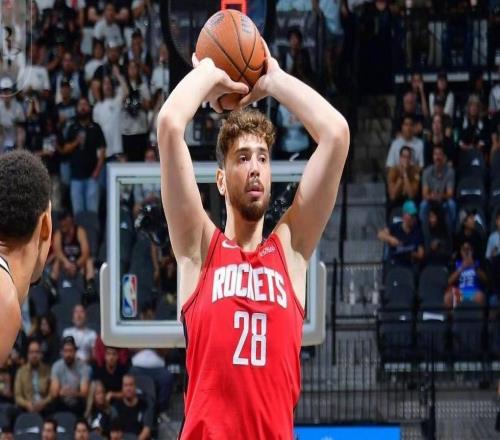 重排現(xiàn)役四大中鋒，恩比德落選，濃眉僅第3，榜首無懸念