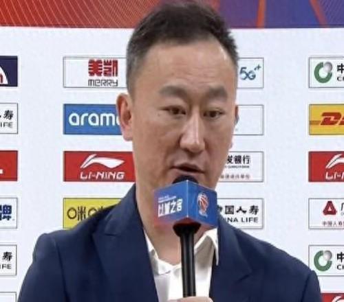 布朗15分廣廈輕取青島六連勝繼續(xù)領(lǐng)跑，敬畏強(qiáng)者是CBA通病