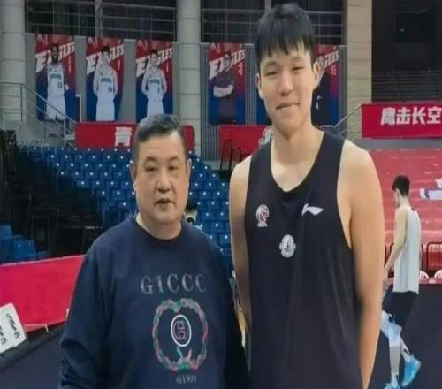 楊瀚森啟蒙恩師！青島男籃訃告：徐長鎖因病醫(yī)治無效不幸與世長辭