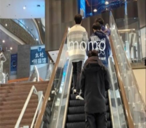 切割者聯(lián)盟網(wǎng)友路遇Shad0w、Elk跟Knight一同逛商場