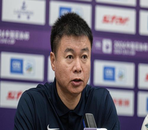 于根偉：兩個(gè)丟球暴露能力差距，陳哲宣的紅牌讓我們雪上加霜