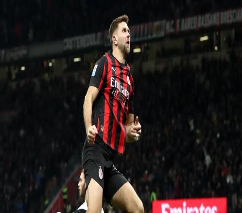 破密防就靠他！米蘭大中鋒砸破萊切城墻，做球指揮精神力均拉滿