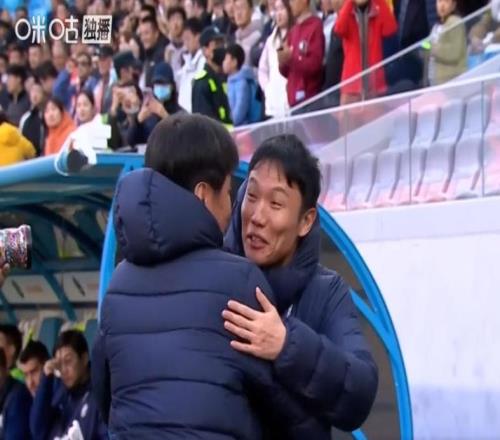 有李霄鵬必保級海牛明年難了！鄧卓翔人在江湖教授：罵聲一片