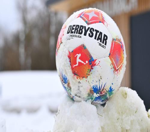 官方：因球場(chǎng)結(jié)冰和嚴(yán)重風(fēng)雪，不萊梅vs霍芬海姆的比賽延期