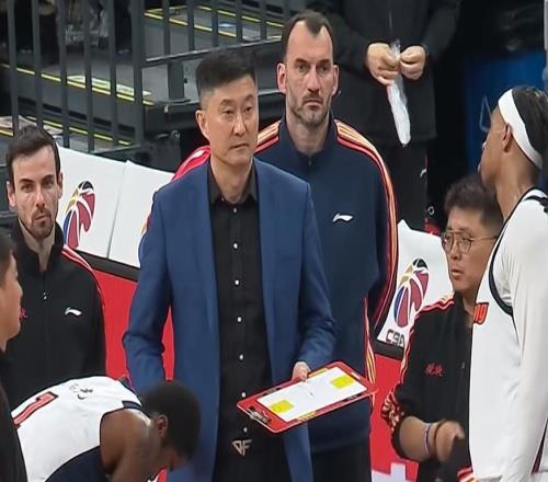 杜鋒透露徐杰最新傷情！內(nèi)側(cè)副韌帶+腳踝受傷，已前往醫(yī)院拍片