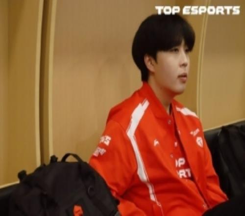 場外再爆大節(jié)奏！疑似JDG經理藍蓮花爆料Kanavi職業(yè)態(tài)度有問題