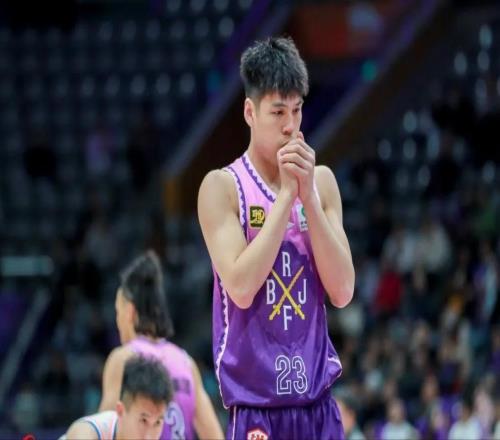 讓人失望！陳國豪場均5分，不如留在北控，朱芳雨慶幸高價(jià)賣出