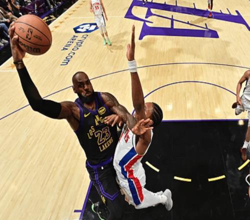 無緣逆轉！湖人22分慘敗，東契奇受傷，詹姆斯生日夜連創(chuàng)歷史第一