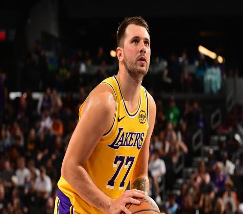 比肩張伯倫！東契奇開賽連續(xù)三場砍下40+，成為歷史第二人