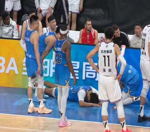 No！一復(fù)出就受傷啊，趙睿再次傷退，全是傷員，北京麻了