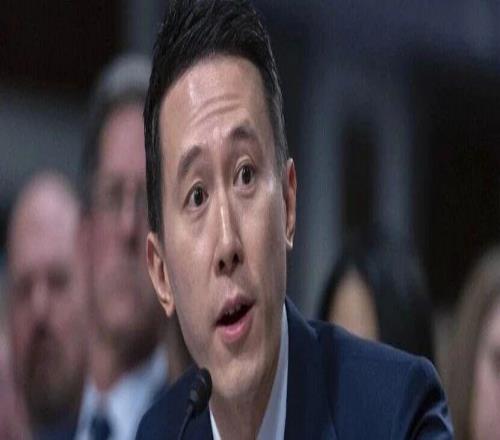 周受資現(xiàn)身F1新加坡大獎賽