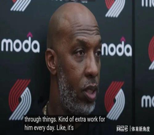 刚刚，主教练对杨翰森提出点评，一点滞后，需改进！