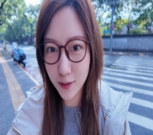 DOTA2解說璨璨曬照體驗豆汁：信心滿滿初見端倪小口嘗試再也不喝