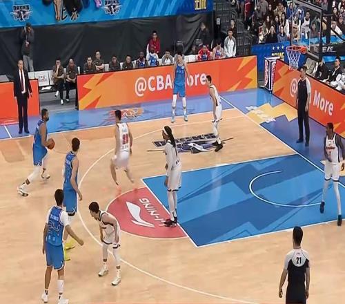 廣東被北京胖揍！胡明軒送溫暖徐杰受傷離場薩姆納強勢輸出