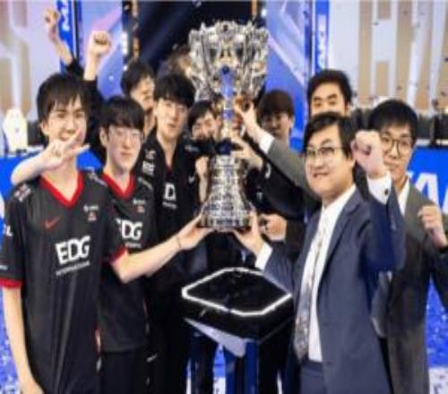 四年前的今天EDG在冰島奪得S11冠軍：目前仍是LPL最后一個(gè)S冠