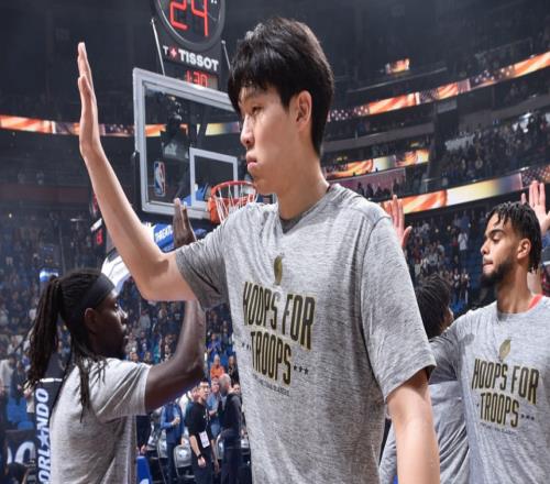 有球打了！曝楊瀚森預(yù)計12月初出戰(zhàn)發(fā)展聯(lián)盟比賽有望連打5個主場