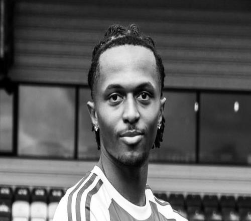 麥克斯菲爾德前鋒麥克勞德上月不幸離世，隊(duì)友用勝利作為告慰