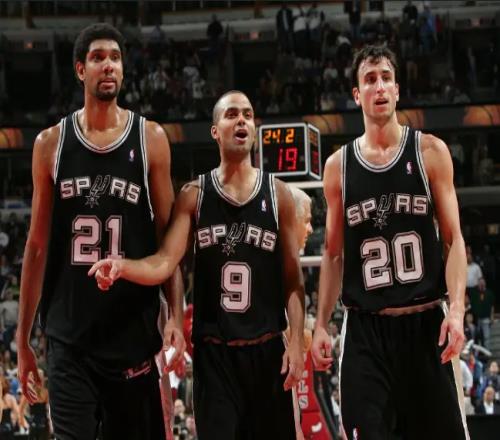 欲語淚先流，12月戰(zhàn)績9勝1負聯(lián)盟第一，5年等待終聞戰(zhàn)鼓回響