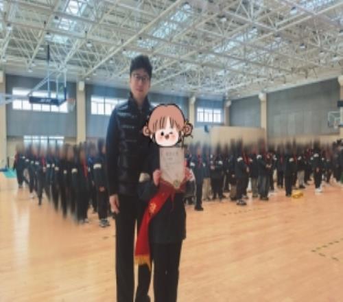 米勒曬照參加孩子家長(cháng)會(huì )：第一次以爸爸的身份受邀演講，謝謝多多